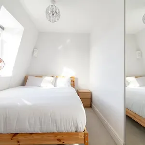 Modern 1 Bed Flat 2 Mins Walk From Restaurants Bars Clubs & Beach! Wow! Apartment Bournemouth