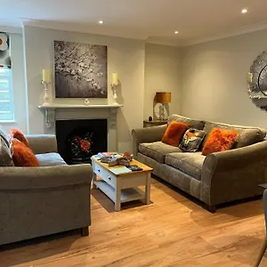 Luxury Refurbished 2 Bedroom Regency Apartment Cheltenham