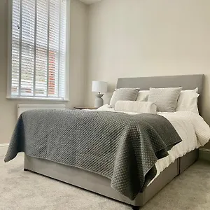 Spacious Townhouse In The Heart Of Apartment Malton