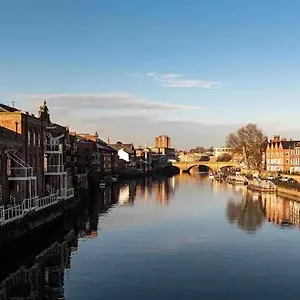 Bartley Central, Walking Distance To Holiday home York